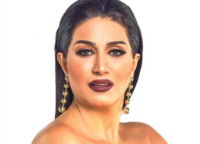 وفاء عامر تستعد للدراما الرمضانية في صمت ونشاط