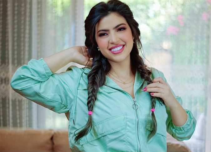 النجمة ميرنا جميل في الكنج وبابا وماما جيران دراما رمضان