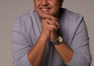 صورة النجم احمد رضوان في عرض وطلب والنص في دراما رمضان