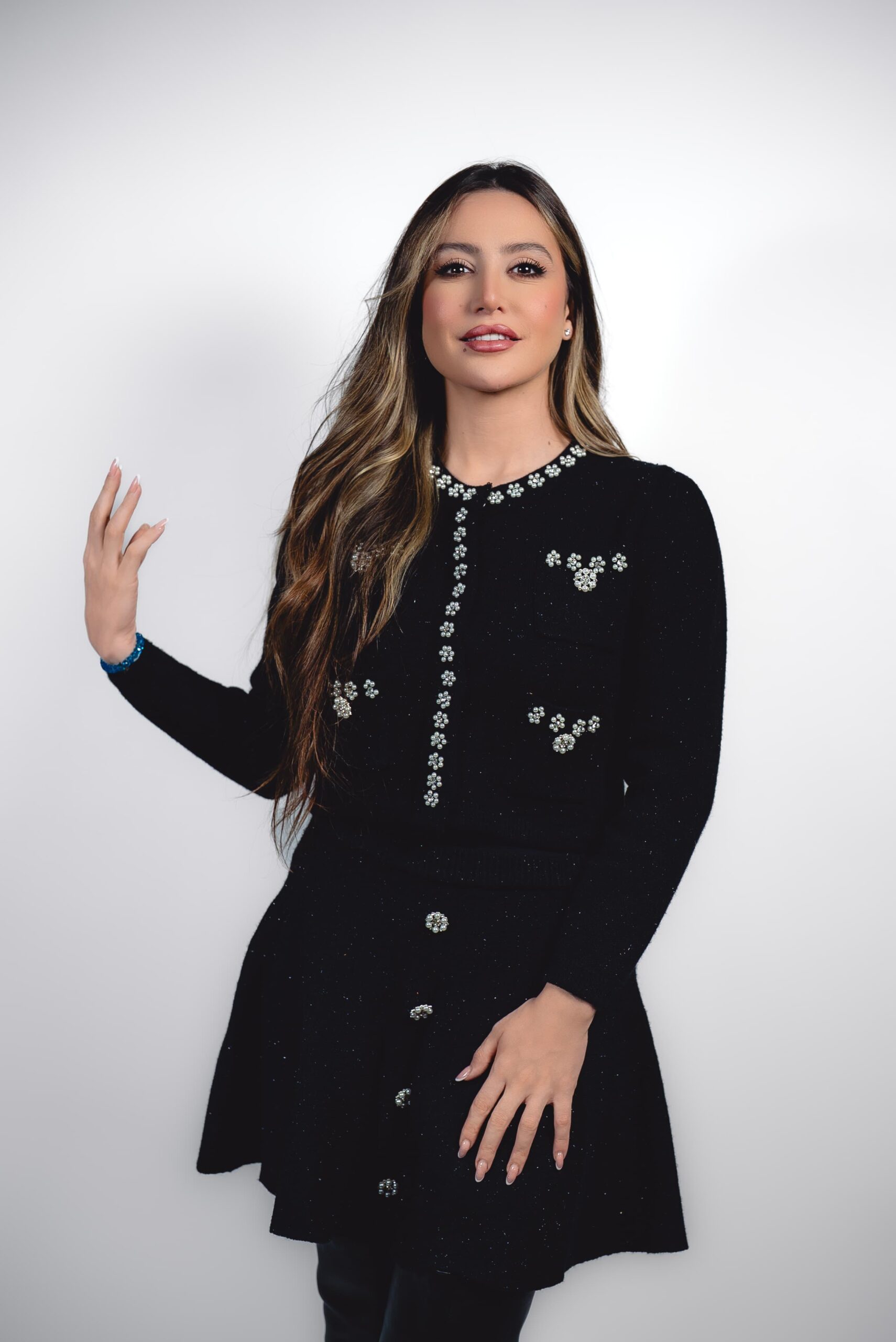 كاريس بشار.. انا ممثلة سورية أنصفت الفن واتمني تقديم عمل كوميدي