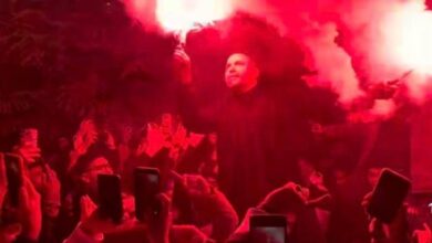 صورة النجم محمد إمام يحتفل بالشماريخ بفركش الكينج