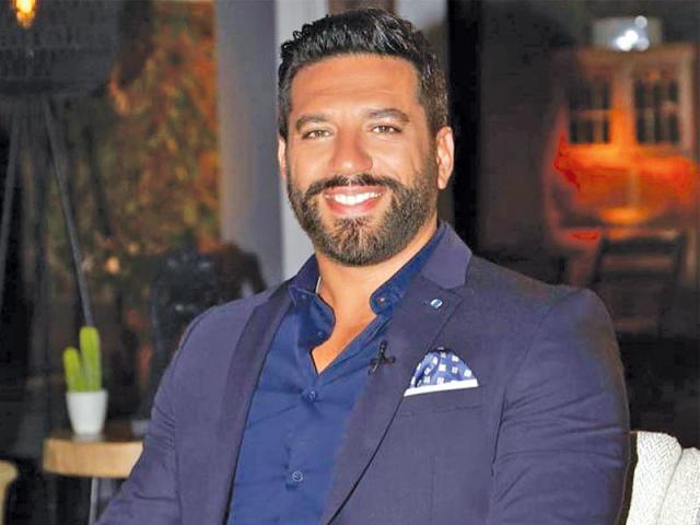 النجم حسن الرداد يفضل الإذاعة والسينما ويغيب عن الدراما