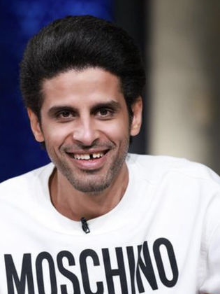 نجم الكوميديا حمدي الميرغني يواصل حضوره بين النجوم والكبار