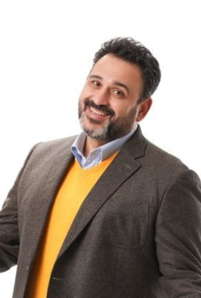 النجم أكرم حسني يؤكد حضوره القوي بين النجوم والكبار ويستعد لمفاجأة