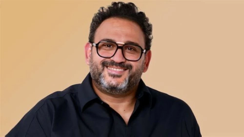 النجم الكوميدي أكرم حسني يعوض غيابه عن دراما رمضان في فات المعاش إذاعة ومفاجأة