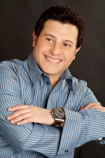 الفنان الكبير هاني شاكر يدخل العنايه المركزه في باريس