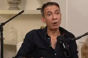 الآلاف يشيعون جثمان الطبيب المصري الشهير ضياء العوضي في اجواء حزينة