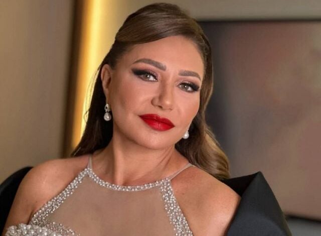 الفنانة ليلي علوي بعد المستريحة تترقب إبن مين فيهم
