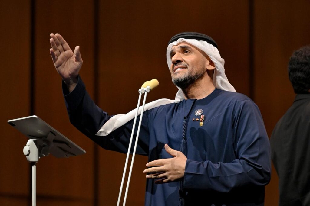 حسين الجسمي يفاجئ حضنتك ياوطن بظهور استثنائي عالمي مع الأوركسترا الوطنية الإماراتية