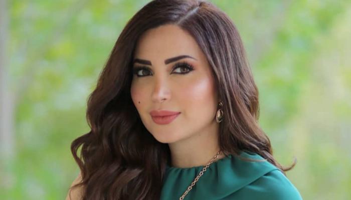 النجمة السورية نسرين طافش تجمع بين التمثيل والاعلام وتقدم بودكاست أرض جديدة