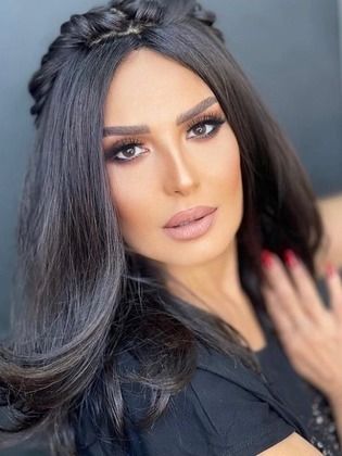 الفنانة أمل رزق تتجاوز حادثة السرقة وتعود لنشاطها الفني الجديد