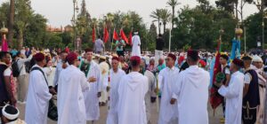 مهرجان الفنون الشعبية بمراكش.. أسراب زاجلة تعبر من قصر البلدية إلي قصر البديع لتروي حكاية وطن