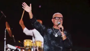 عمرو دياب يشعل الصيف بألبوم حبيتك وحفل خيالي بالساحل وقصة لجين