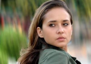 نيللي كريم  تقرأ  من اجل حسم موقفها من دراما رمضان