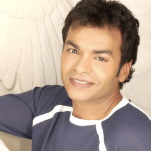 محمد محيي يعود للغناء بعد 6 سنوات غياب ويقدم 10 اغنيات