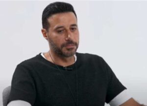 النجم احمد السعدني يشغل جمهوره بفيديو غامض بعنوان.. حد ماشي ورايا