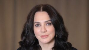 الفنانة السورية سلاف فواخرجي ضمن سباق جوائز الأوسكار القادم بفيلم أرض الملائكة
