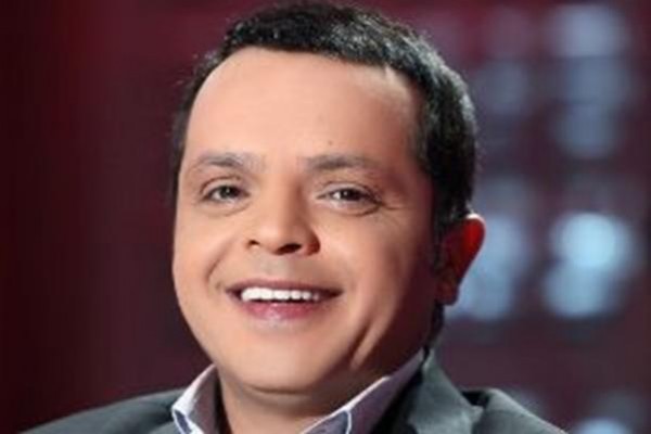 محمد هنيدي يعود للمسرح الكوميدي بمسرحية في الكنافة